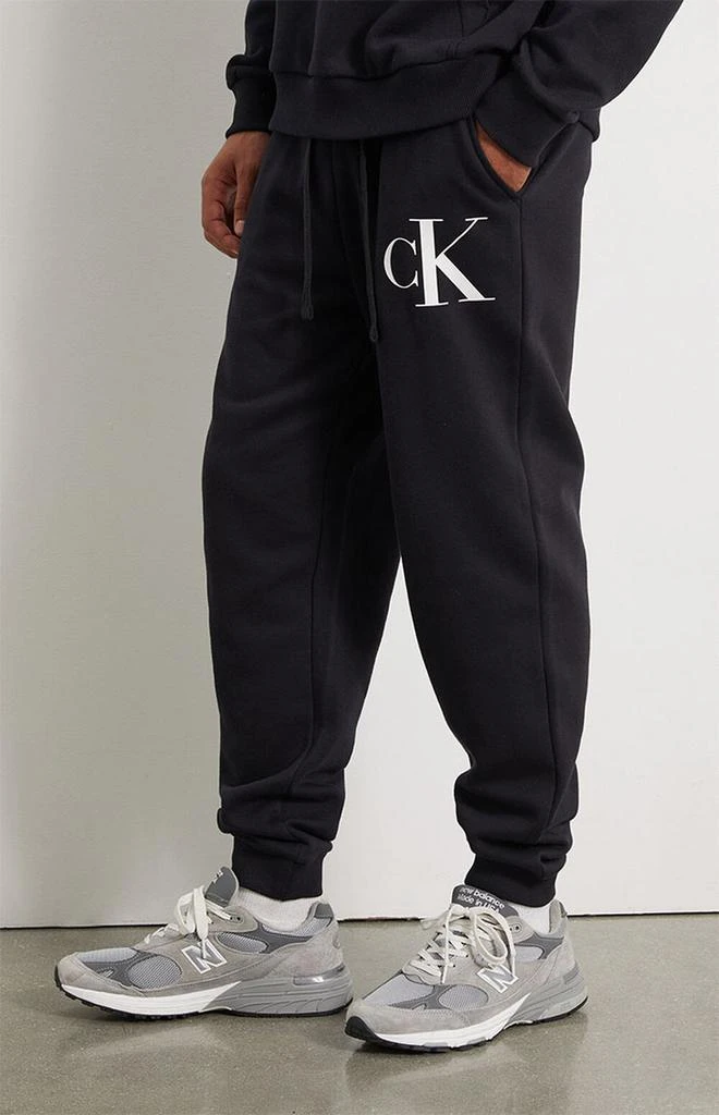 商品Calvin Klein|Logo Fleece Jogger Sweatpants,价格¥408,第3张图片详细描述