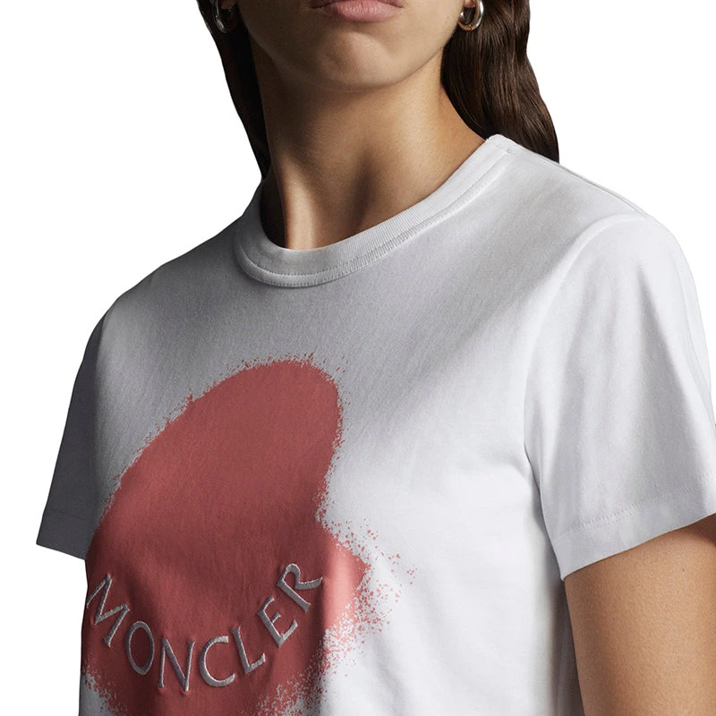商品Moncler|【预售3-7天】Moncler/蒙克莱 22年秋冬新款 女士光学白色纯棉徽标图案印纹短袖T恤H10938C00014829HP001,价格¥1846,第6张图片详细描述