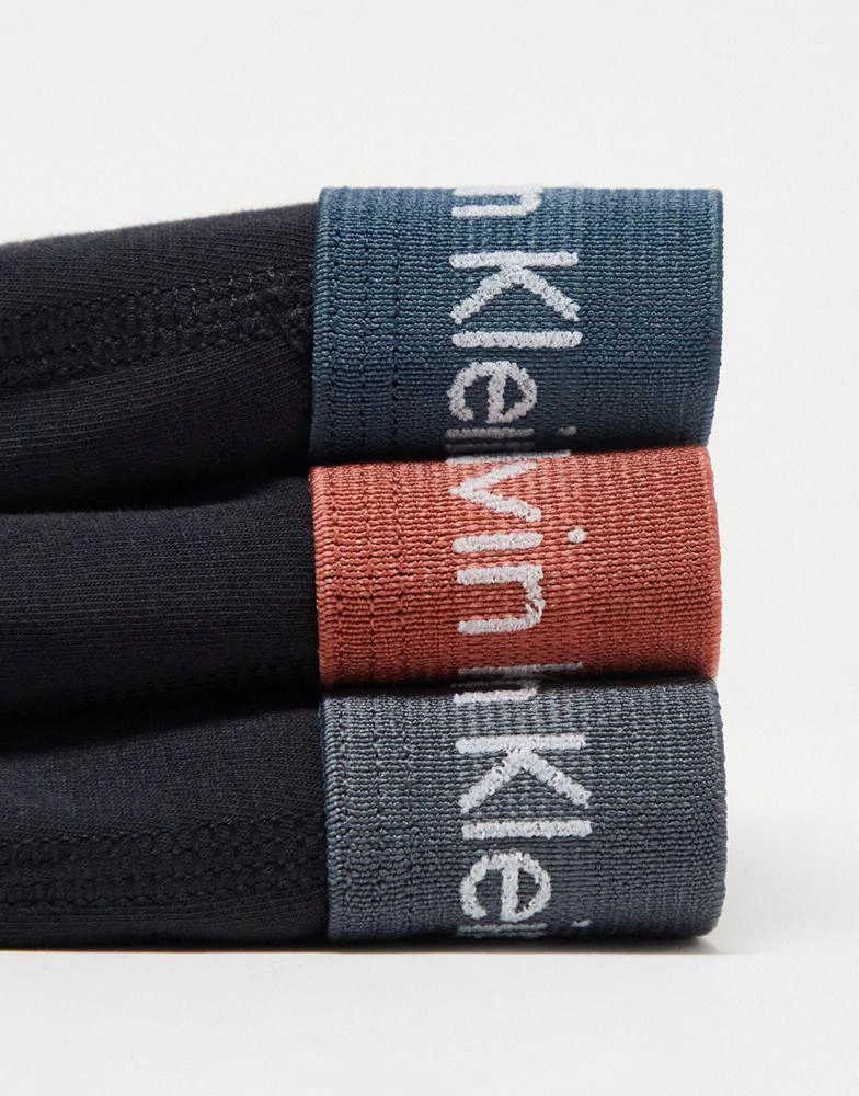 商品Calvin Klein|Calvin Klein 3-pack trunks in black with contrast colour waistbands,价格¥406,第2张图片详细描述