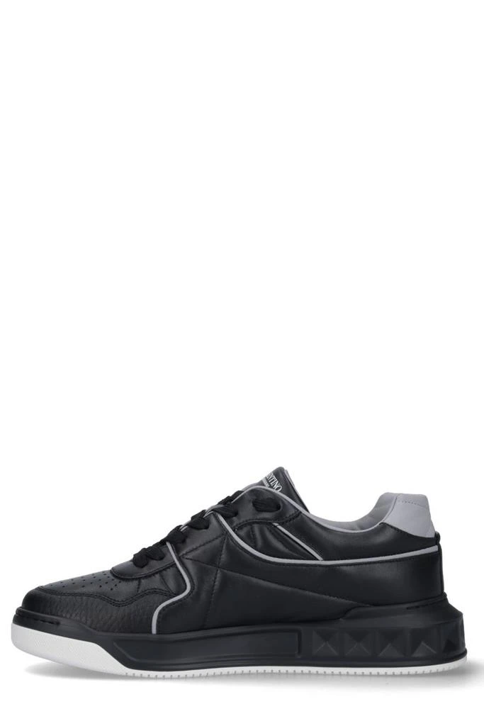 商品Valentino|Valentino	Garavani One Stud Lace-Up Sneakers,价格¥4515,第3张图片详细描述