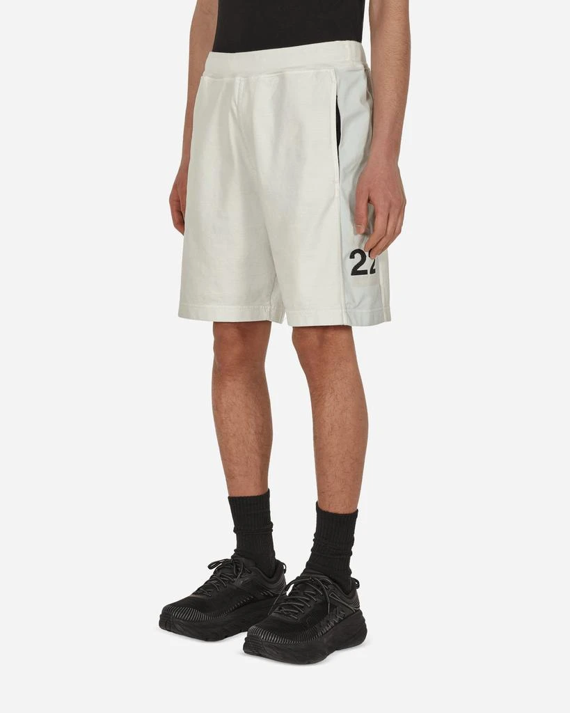 商品Stone Island|82 / 22 Sweatshorts White,价格¥1134,第2张图片详细描述