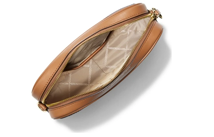 商品[国内直发] Michael Kors|迈克高仕 Jet Set Charm 经典老花拼色字母LOGO复古 织物 MK相机包斜挎包 大号 女款 白色拼橡果棕,价格¥931,第4张图片详细描述