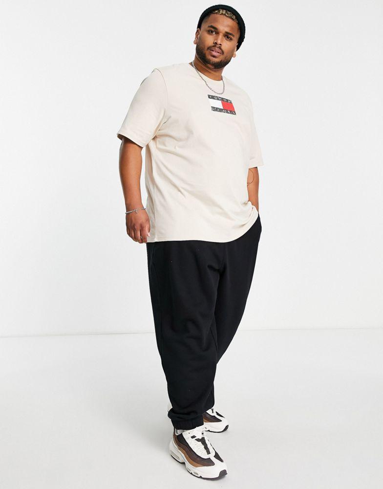 商品Tommy Hilfiger|Tommy Jeans Big & Tall camo flag script logo back print t-shirt in stone,价格¥286,第6张图片详细描述