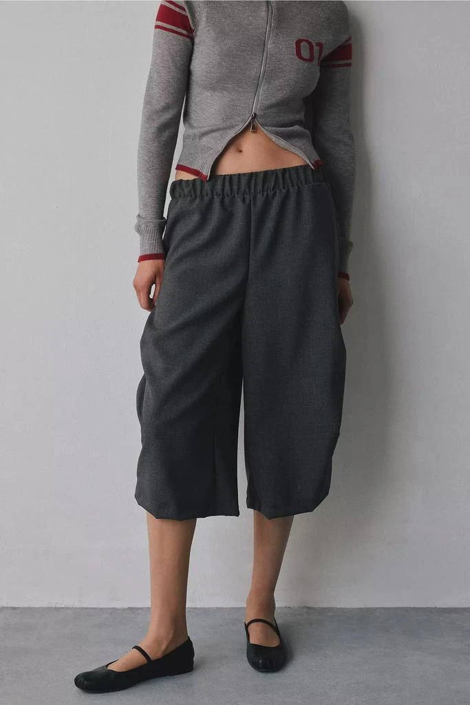 商品Urban Renewal|ReMADE By UO Remnants Ruched Crop Pant,价格¥382,第4张图片详细描述