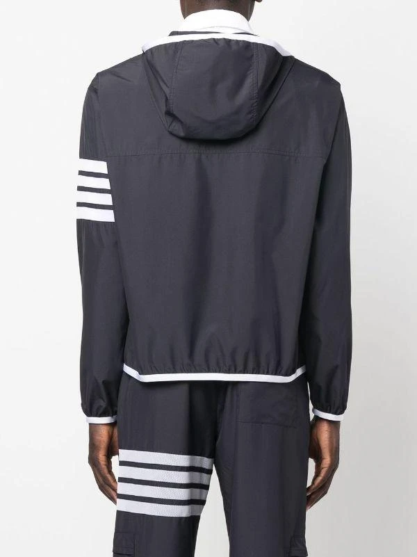 商品Thom Browne|THOM BROWNE MEN PACKABLE ZIP UP HOODIE W/ SEAMED IN MESH 4 BAR STRIPE IN MILITARY RIPSTOP,价格¥4755,第2张图片详细描述