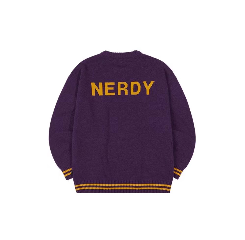 【享贝家】NERDY 背后字母经典LOGO圆领毛衣  男女同款 深紫色（预售款，10天发货） PNEF21KK08商品第1张图片规格展示