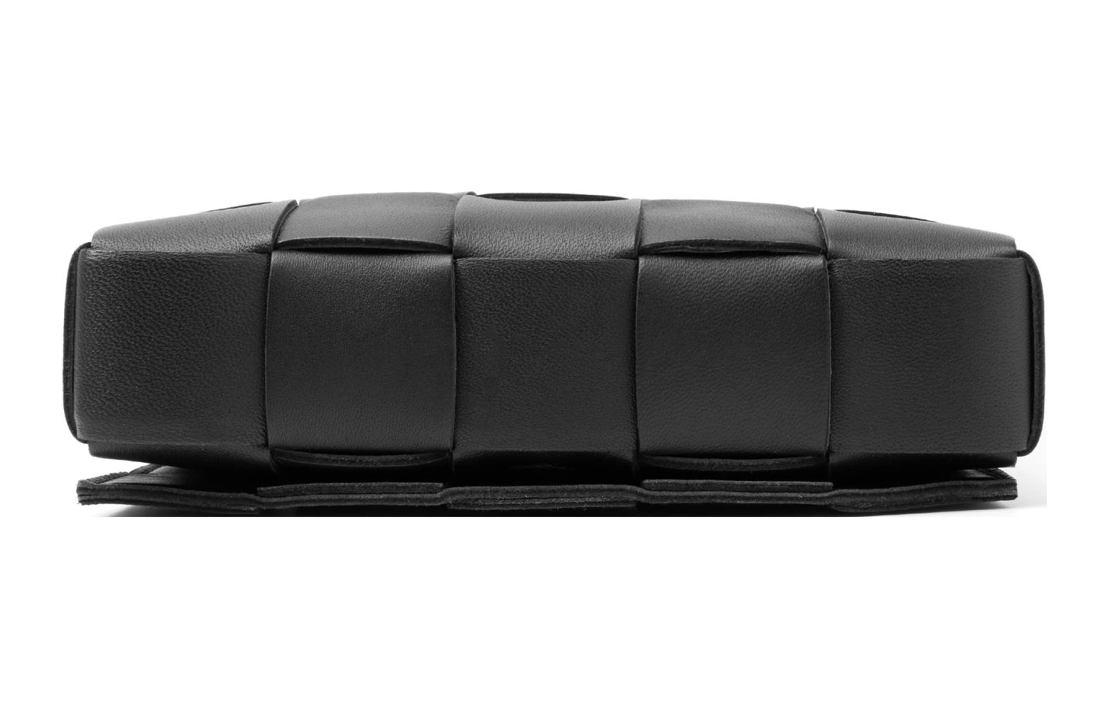 商品[国内直发] Bottega Veneta|葆蝶家 CASSETTE 15格Intreccio编织磁扣开合 羔羊皮革 豆腐包相机包单肩斜挎包 小号 女款 黑色,价格¥14746,第6张图片详细描述
