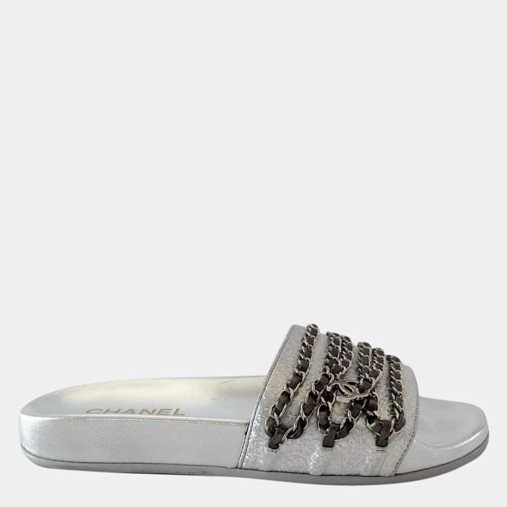 商品[二手商品] Chanel|Chanel Silver Leather Chain Detail Interlocking CC Logo Slides Sandals Size EU 38,价格¥5947,第1张图片