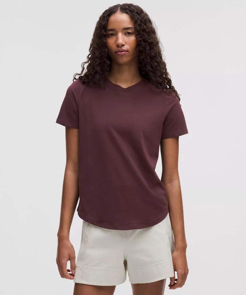 Love Curved-Hem Crewneck T-Shirt 商品