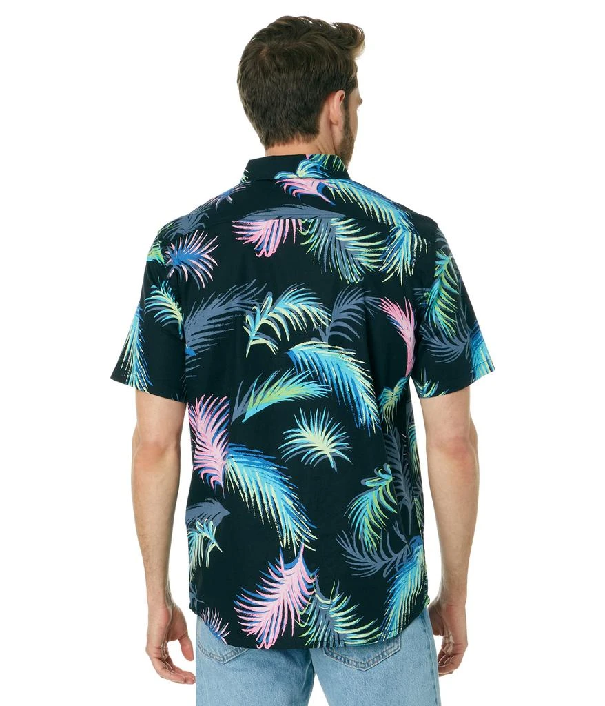 商品Quiksilver|Tropical Glitch Short Sleeve Woven,价格¥377,第2张图片详细描述