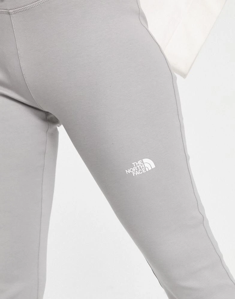 商品The North Face|The North Face flared leggings in light grey Exclusive at ASOS,价格¥349,第3张图片详细描述