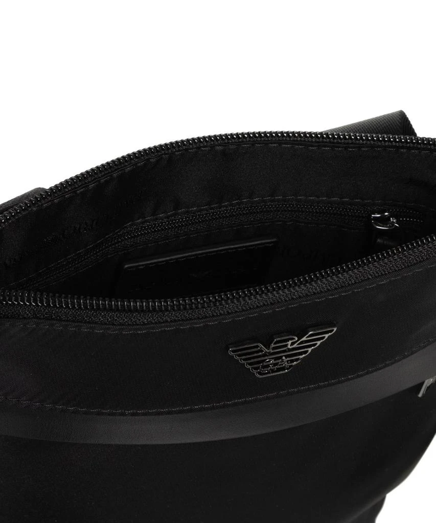 商品Emporio Armani|Emporio Armani Logo-Plaque Zipped Shoulder Bag,价格¥1644,第3张图片详细描述