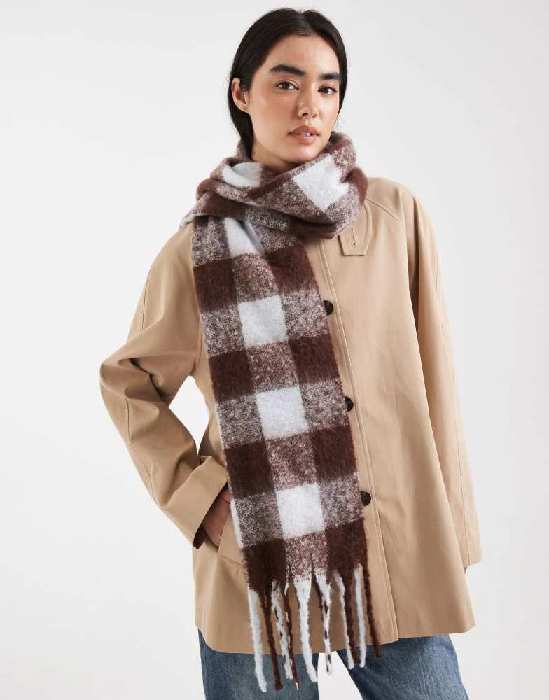 商品Threadbare|Threadbare blanket scarf in blue and chocolate brown check,价格¥161,第1张图片详细描述
