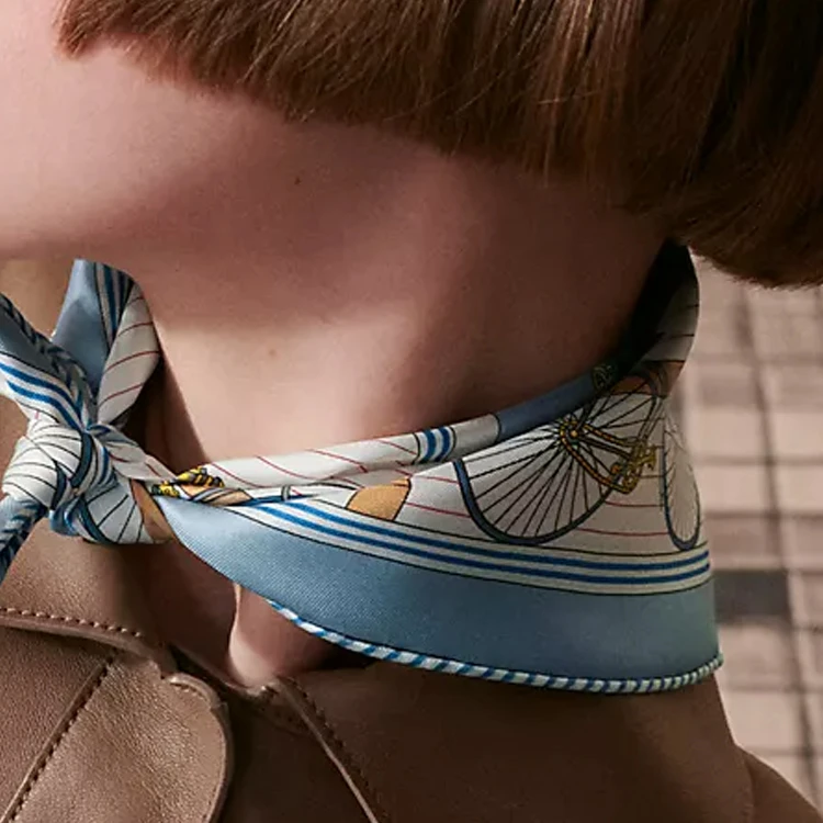 商品[国内直发] Hermes|爱马仕 自行车图案 真丝 丝巾 男女同款情侣款 蓝色克莱尔/米色多雷/白色,价格¥2847,第6张图片详细描述
