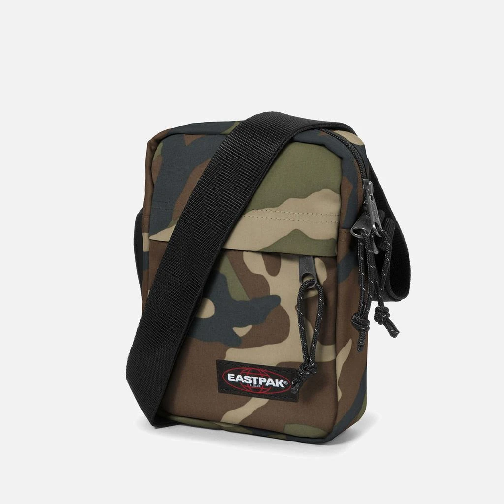 商品Eastpak|Eastpak Men's The One Crossbody Bag - Camo,价格¥139,第4张图片详细描述