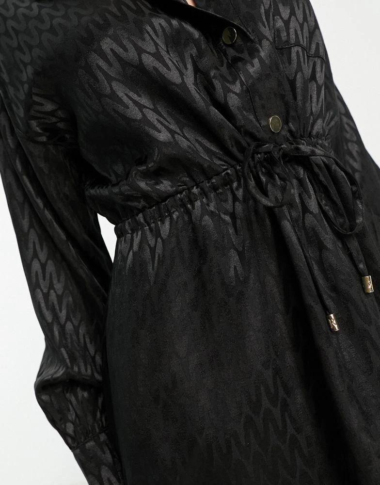 商品River Island|River Island satin jacquard tie waist mini shirt dress in black,价格¥319,第3张图片详细描述