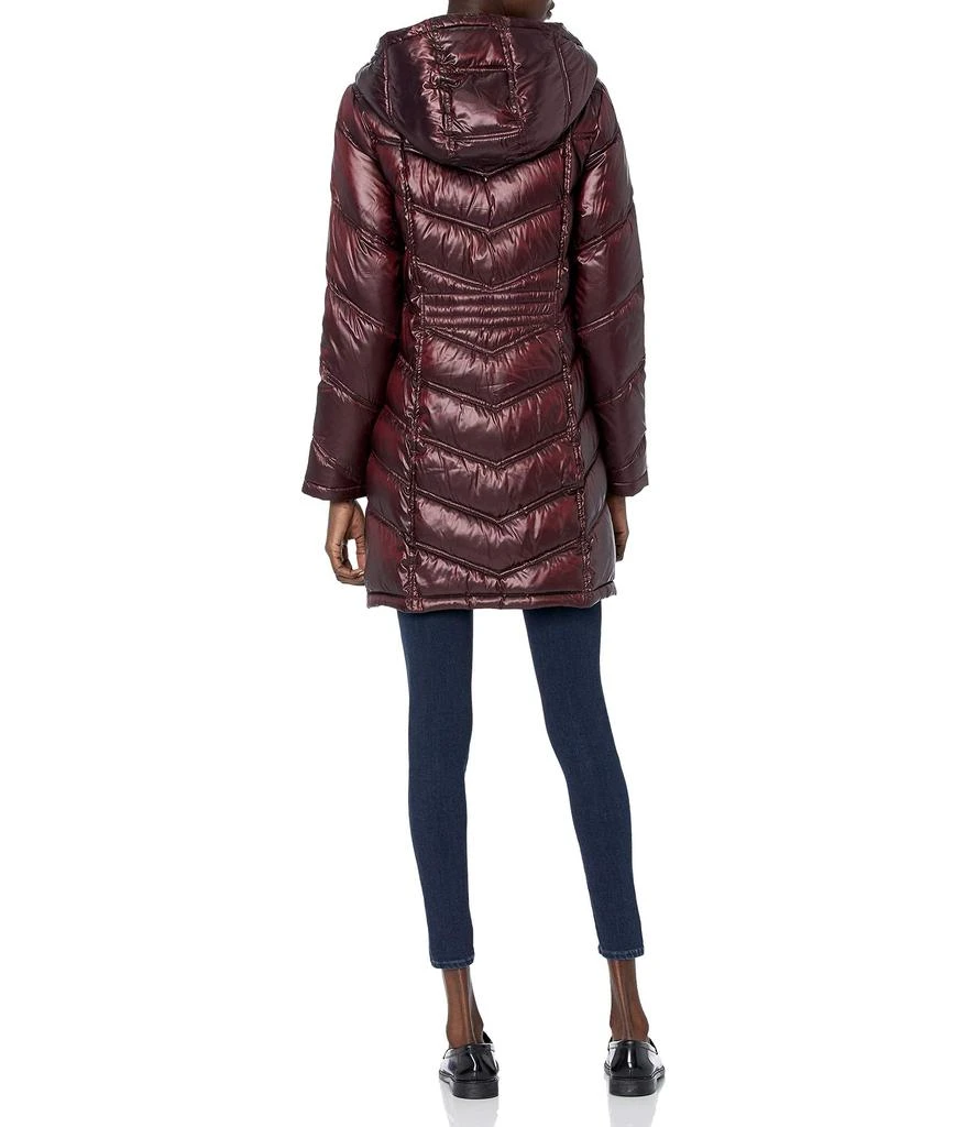 商品Calvin Klein|Hooded Chevron Packable Down Jacket (Standard and Plus),价格¥1127,第2张图片详细描述