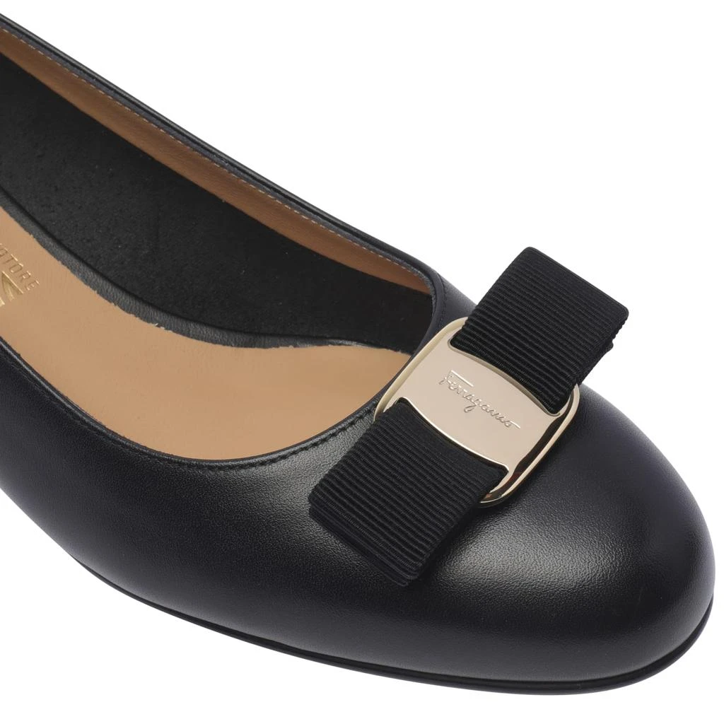 商品Salvatore Ferragamo|Vara Pumps,价格¥4776,第2张图片详细描述