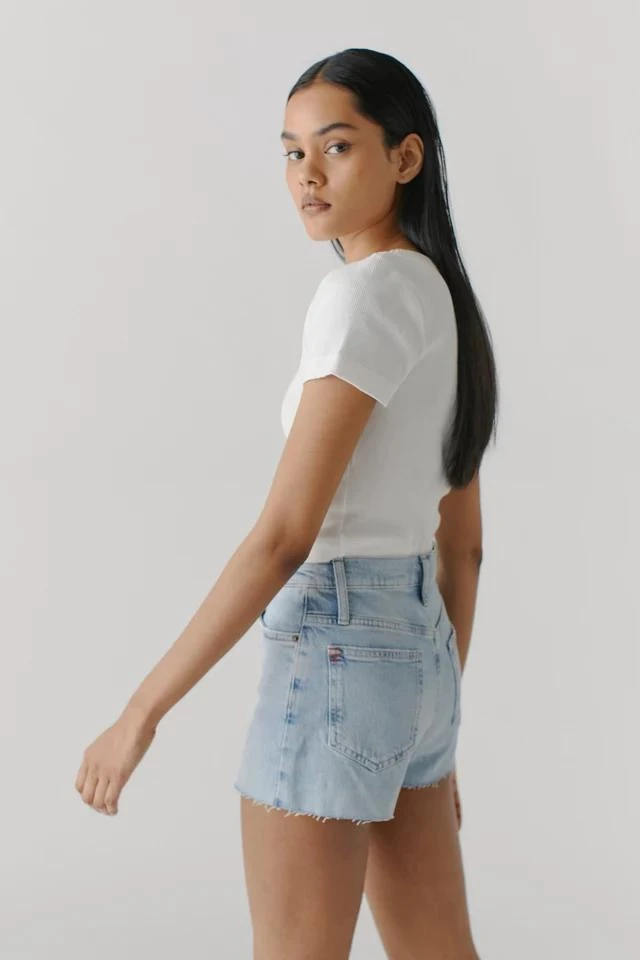 商品Urban Outfitters|BDG High-Waisted Denim Short — Light Wash,价格¥38,第5张图片详细描述