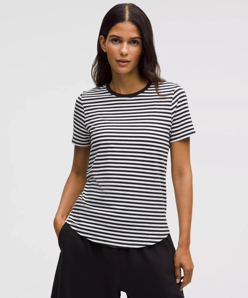 Love Curved-Hem Crewneck T-Shirt 商品