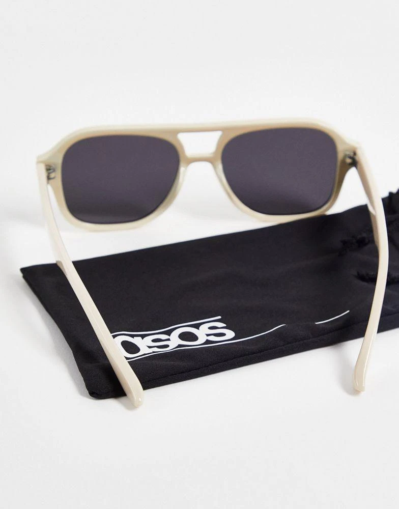 商品ASOS|ASOS DESIGN navigator sunglasses in ecru with smoke lens - BEIGE,价格¥53,第4张图片详细描述