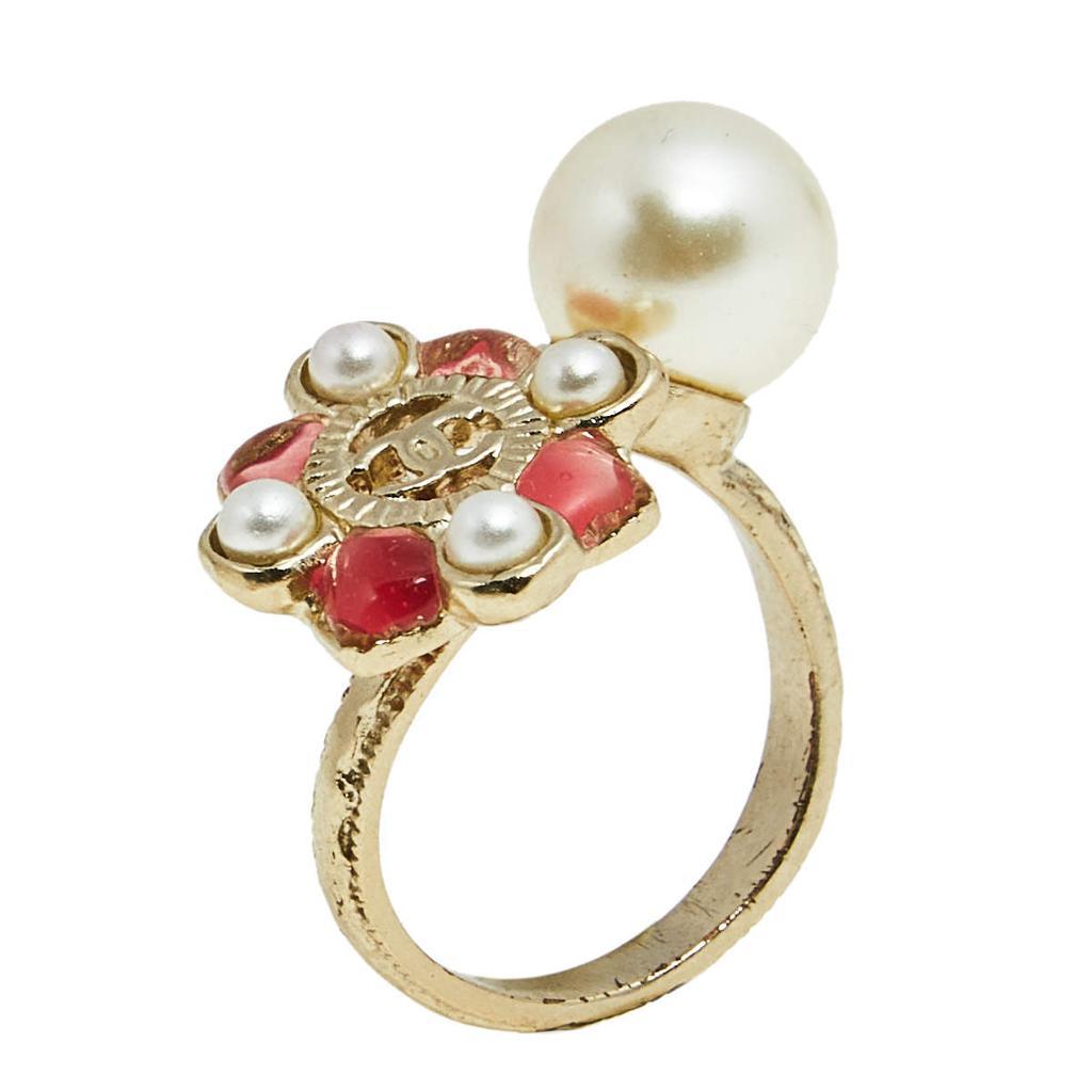 商品[二手商品] Chanel|Chanel Pink Gripoix Pearl Gold Tone Floral Cocktail Ring Size EU 54,价格¥2748,第1张图片
