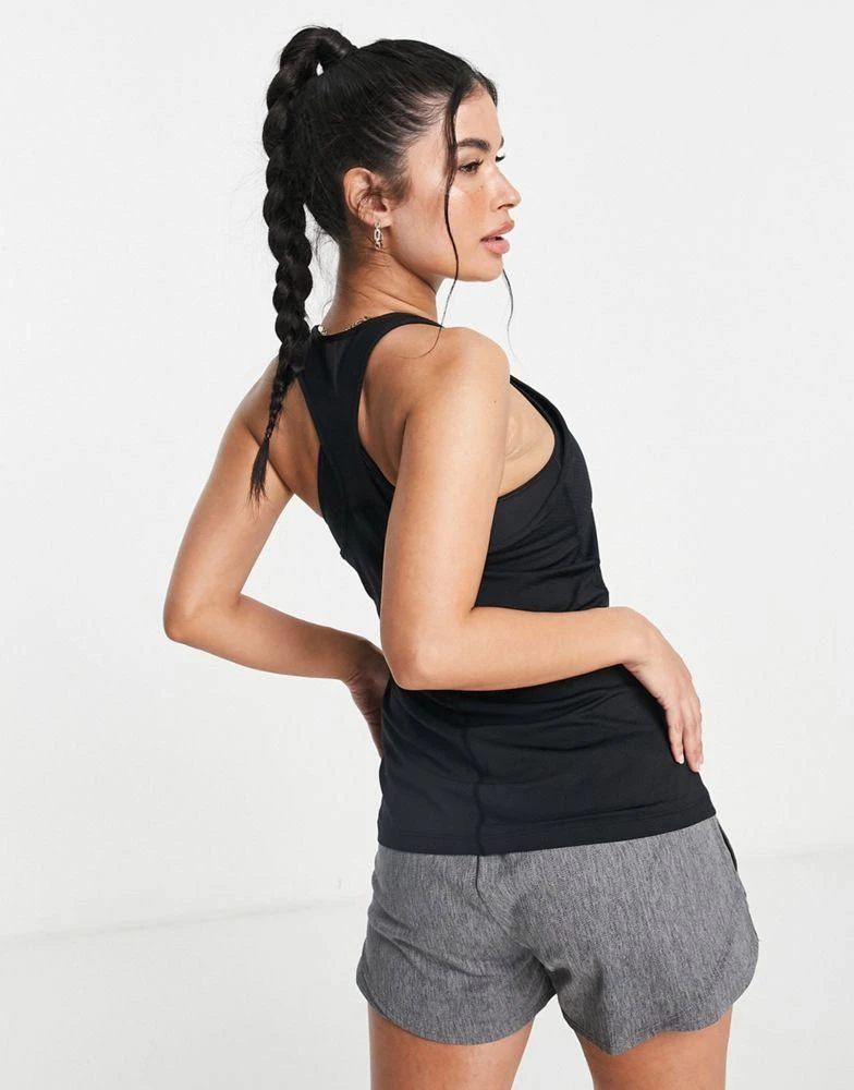 商品Under Armour|Under Armour Training Heat Gear racer vest in black,价格¥121,第2张图片详细描述