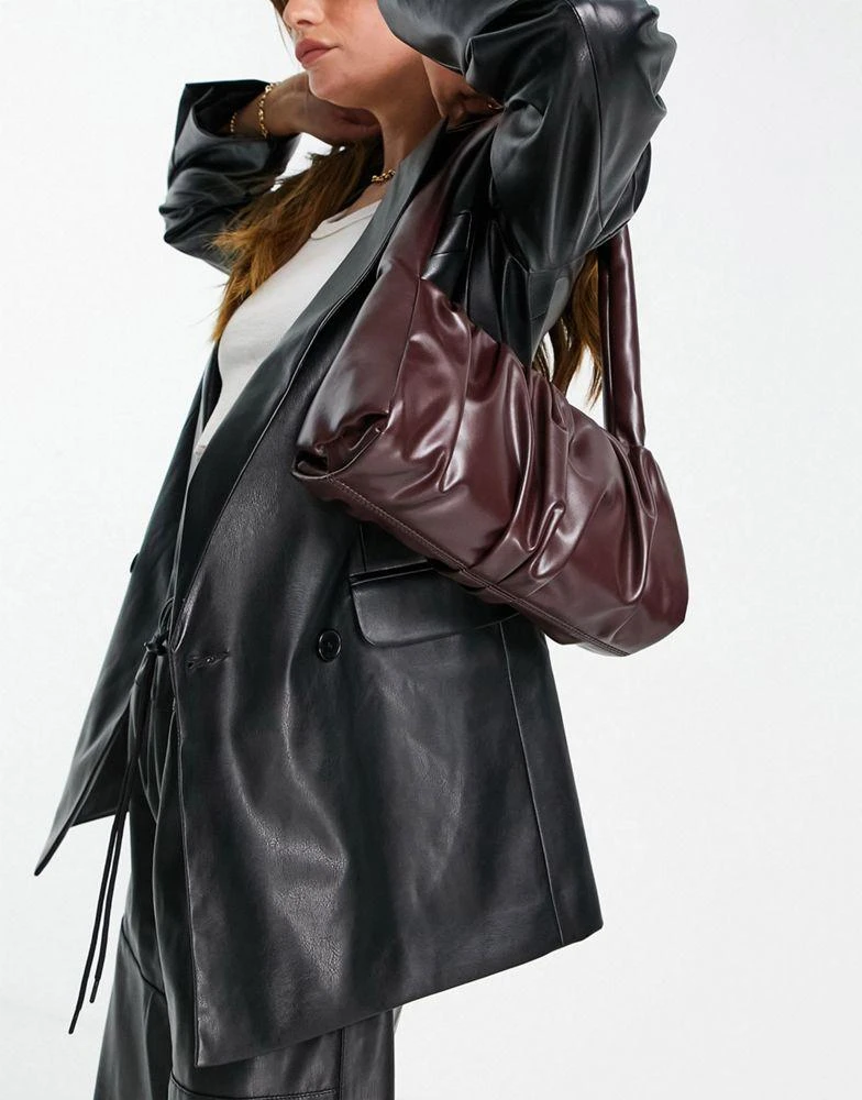 商品ASOS|ASOS DESIGN shoulder bag  with ruched detail in chocolate brown ,价格¥75,第2张图片详细描述