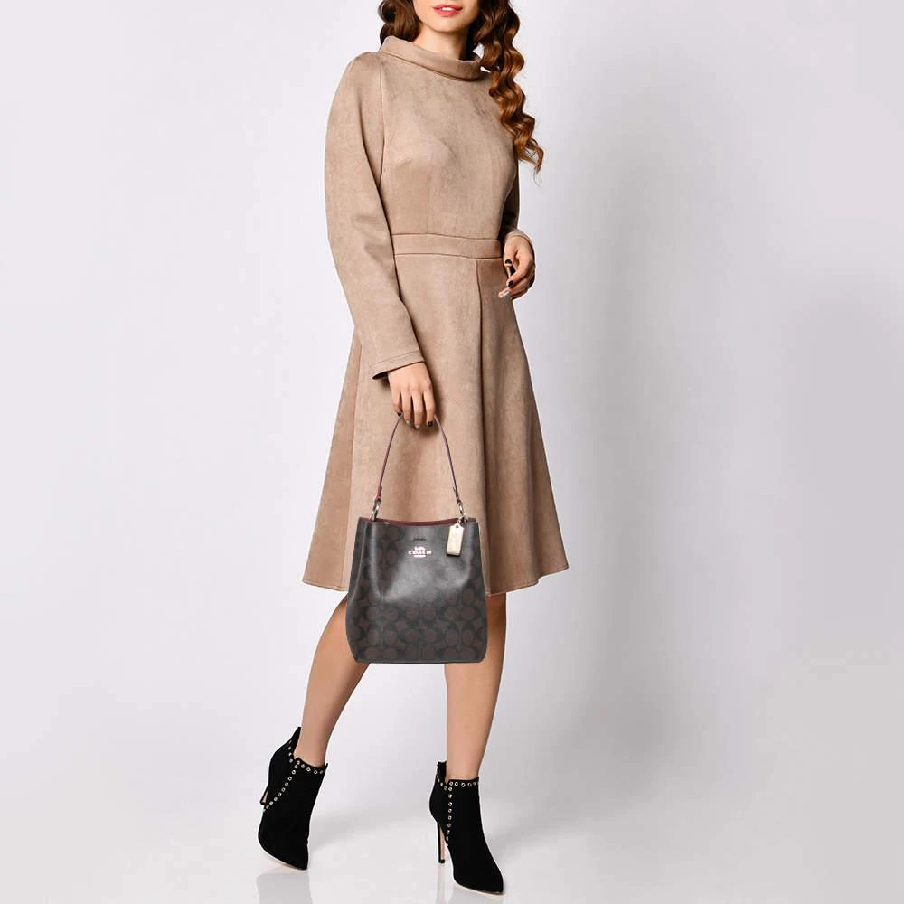 商品[二手商品] Coach|Coach Brown/Red Signature Coated Canvas and Leather Small Town Bucket Bag,价格¥1987,第2张图片详细描述