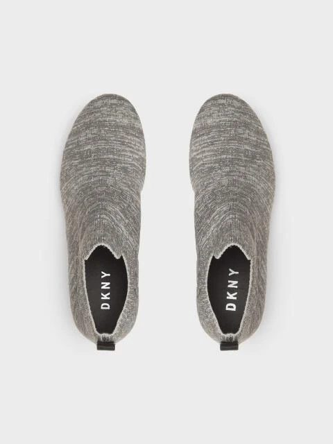 商品DKNY|Angie Slip On Low Wedge Sneaker,价格¥599,第3张图片详细描述