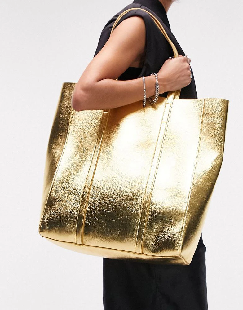 商品Topshop|Topshop betsy metallic tote bag in gold,价格¥227,第2张图片详细描述