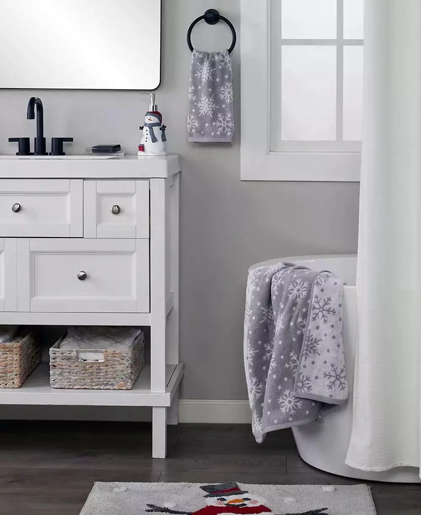 商品SKL Home|Scattered Snowflake Jacquard Cotton Bath Towel, 25" x 50",价格¥228,第3张图片详细描述