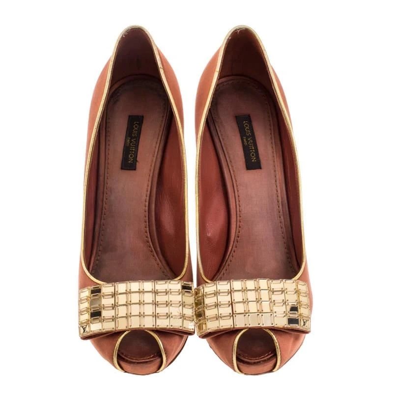 商品[二手商品] Louis Vuitton|Louis Vuitton Bronze Satin Music Hall Open Toe Pumps Size 38,价格¥2236,第3张图片详细描述