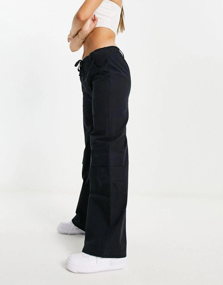 商品ASOS|ASOS DESIGN oversized cargo trouser with multi pocket and tie waist in black,价格¥181,第4张图片详细描述