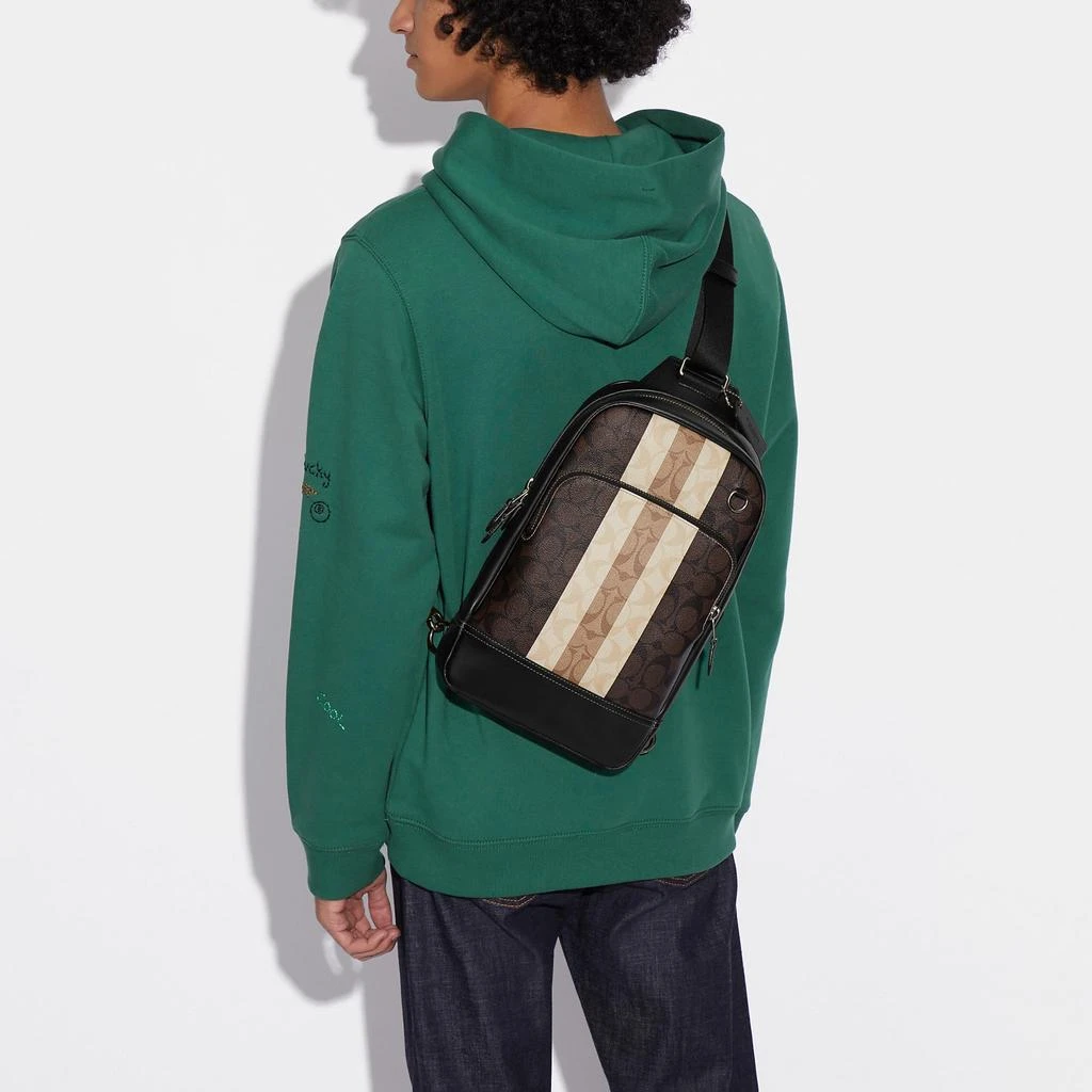 商品Coach|Coach Outlet Graham Pack In Blocked Signature Canvas With Varsity Stripe,价格¥1558,第3张图片详细描述