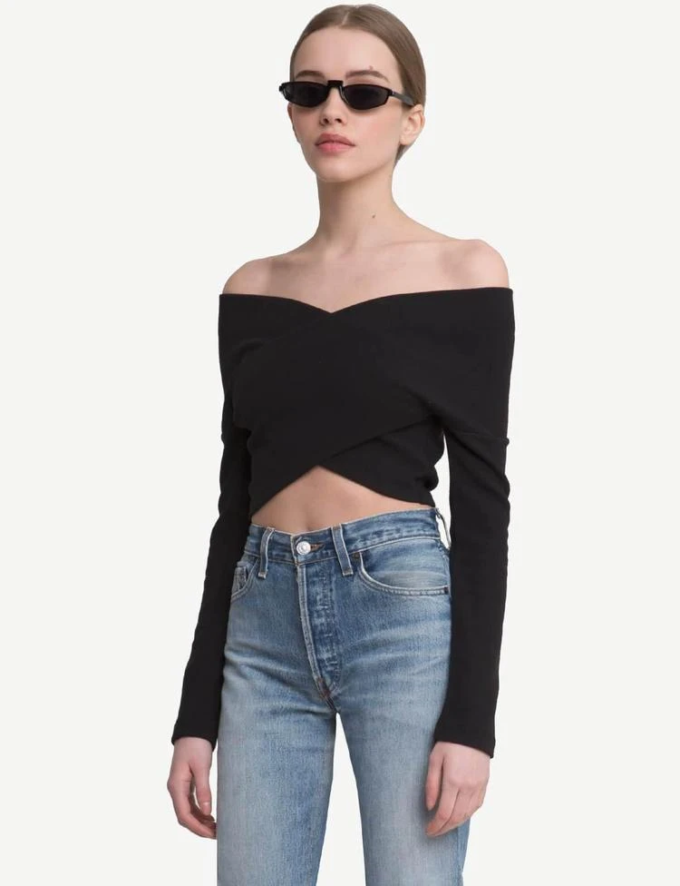 商品Pixie Market|Black Wrap OffThe Shoulder Crop Top,价格¥662,第1张图片