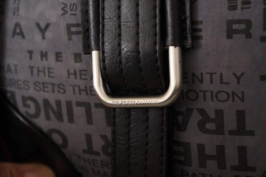 商品WAYFARER|WAYFARER Gray Printed Logo Shoulder Crossbody Purse Bag,价格¥922,第5张图片详细描述