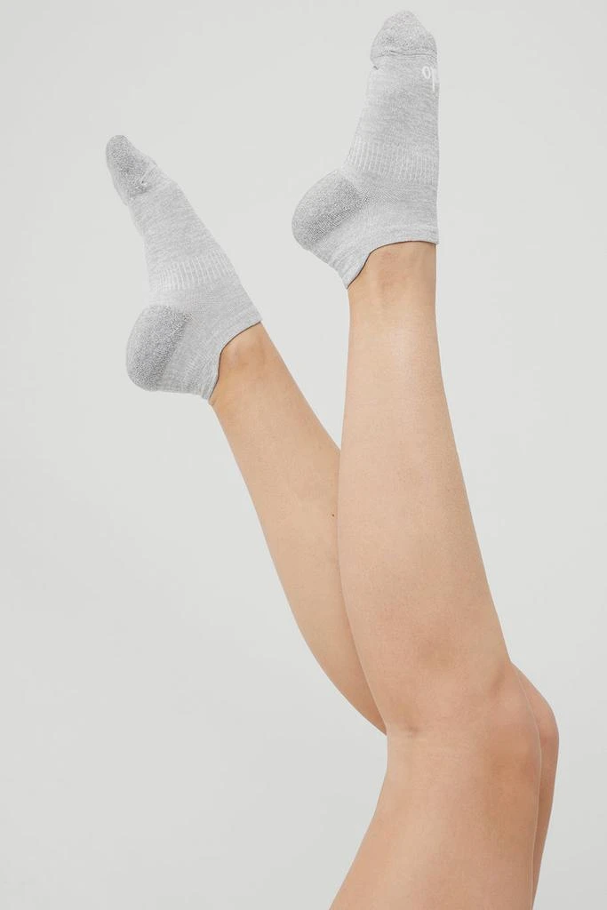 商品Alo|Women's Performance Tab Sock - Athletic Heather Grey/White,价格¥91,第4张图片详细描述