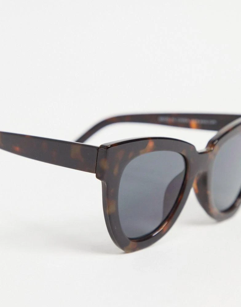 商品ASOS|ASOS DESIGN chunky flare cat eye sunglasses in dark crystal tort,价格¥134,第3张图片详细描述