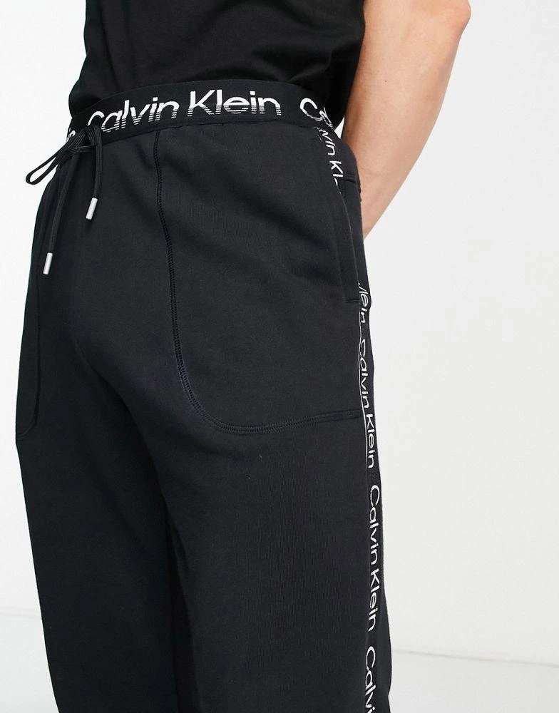 商品Calvin Klein|Calvin Klein Performance taping joggers in black,价格¥601,第3张图片详细描述