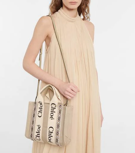 商品Chloé|Woody S号刺绣帆布托特包,价格¥7106,第2张图片详细描述