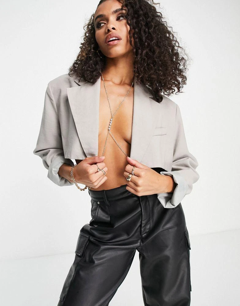 商品ASOS|ASOS DESIGN body chain with crystal breast plate detail in gold tone,价格¥115,第4张图片详细描述