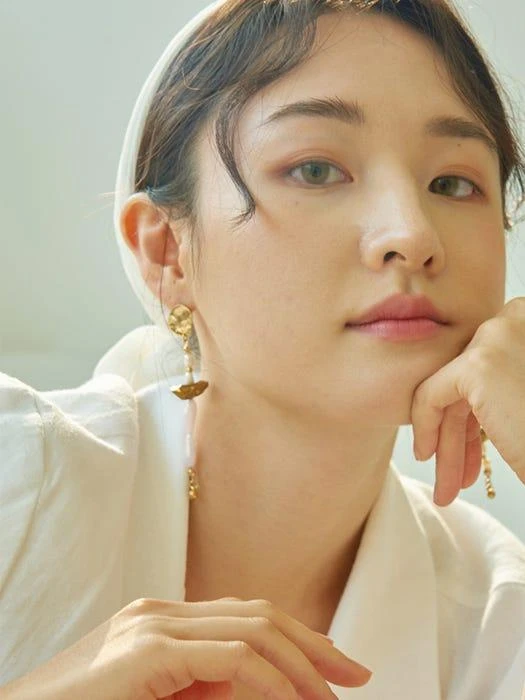 商品LAYERMOOD|Flat Crystal Earrings,价格¥402,第2张图片详细描述