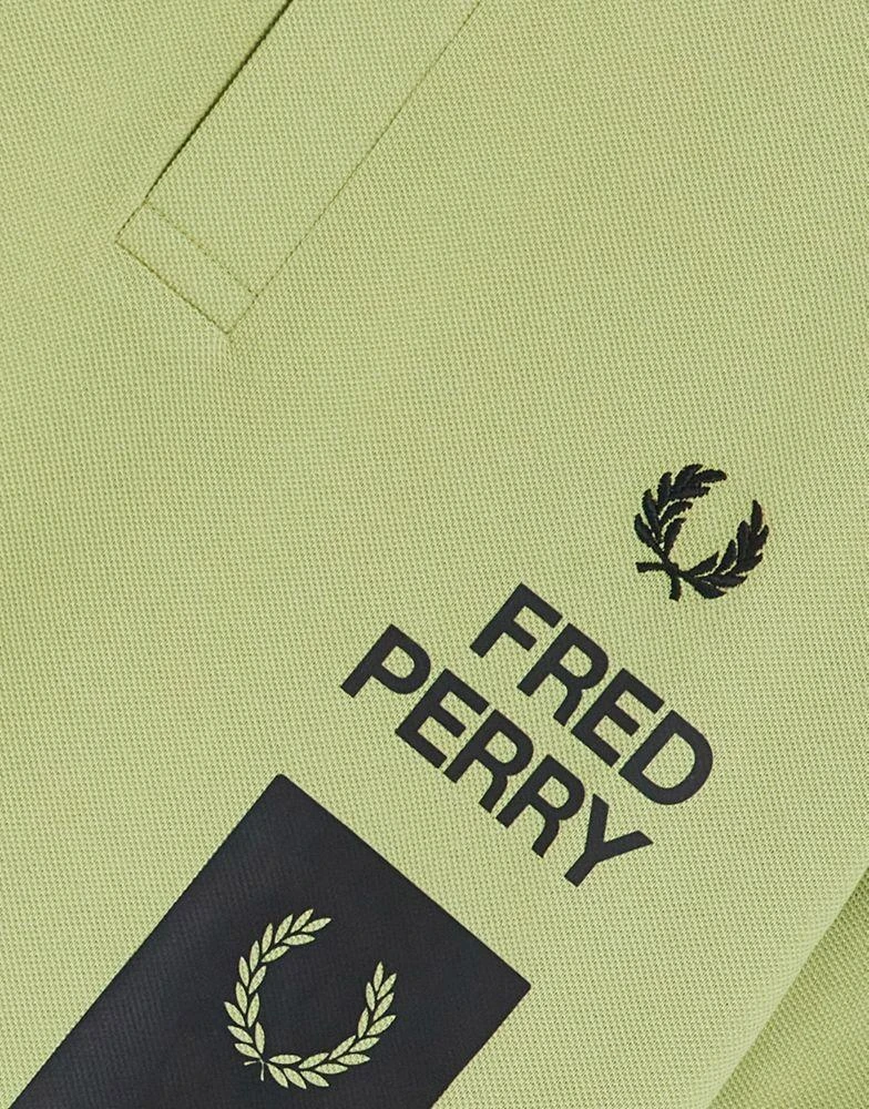 商品Fred Perry|Fred Perry back print polo shirt exclusive to ASOS in green,价格¥489,第3张图片详细描述