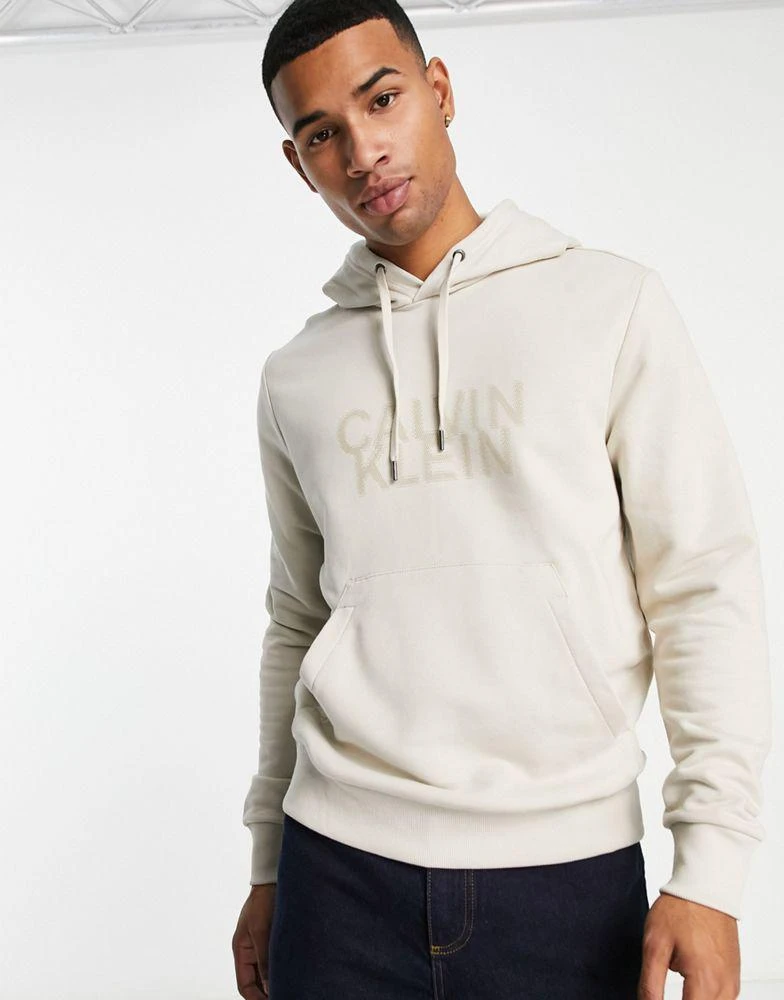 商品Calvin Klein|Calvin Klein distorted logo cotton blend hoodie in stone,价格¥665,第1张图片