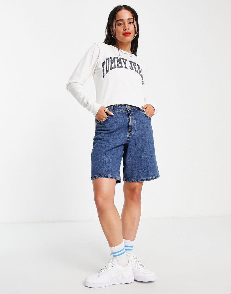 Tommy Jeans cotton relaxed cropped collegiate logo long sleeve t-shirt in white - WHITE商品第3张图片规格展示