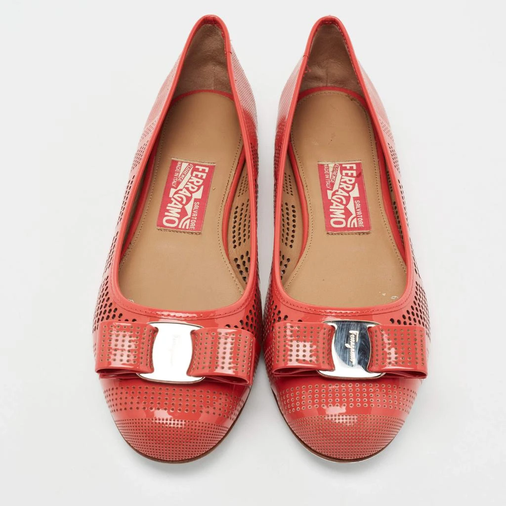 商品[二手商品] Salvatore Ferragamo|Salvatore Ferragamo Coral Orange Laser Cut Patent Leather Varina Ballet Flats Size 39.5,价格¥3171,第3张图片详细描述