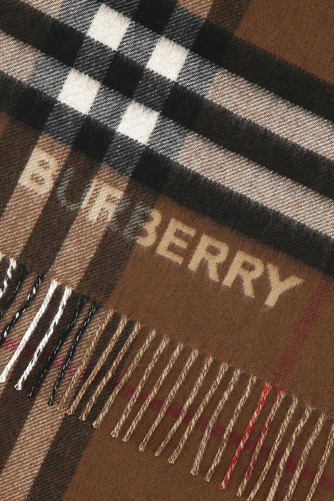 商品Burberry|Embroidered cashmere scarf,价格¥4266,第1张图片