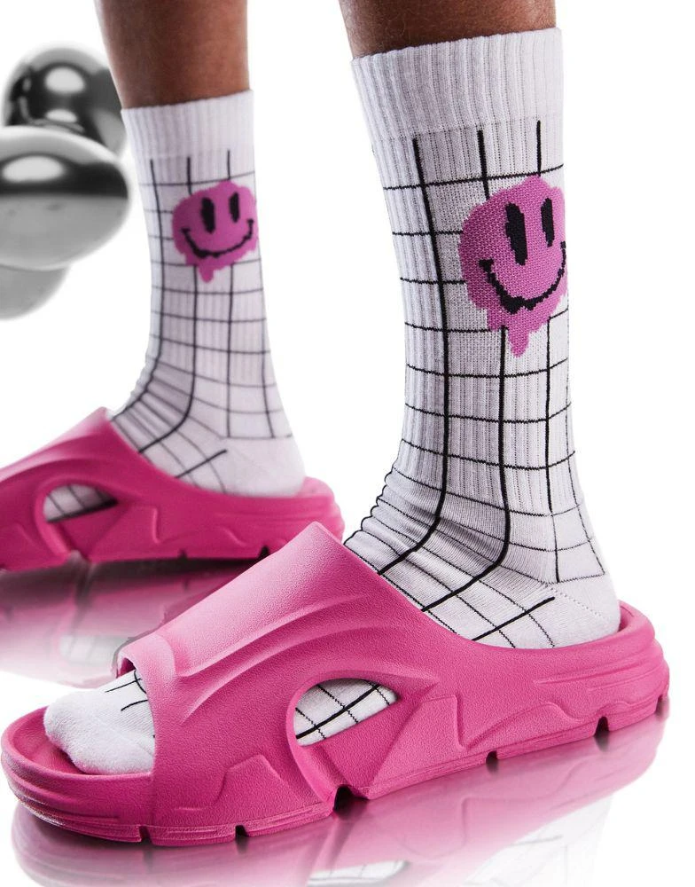商品ASOS|ASOS DESIGN chunky tech sliders in fuchsia,价格¥95,第1张图片