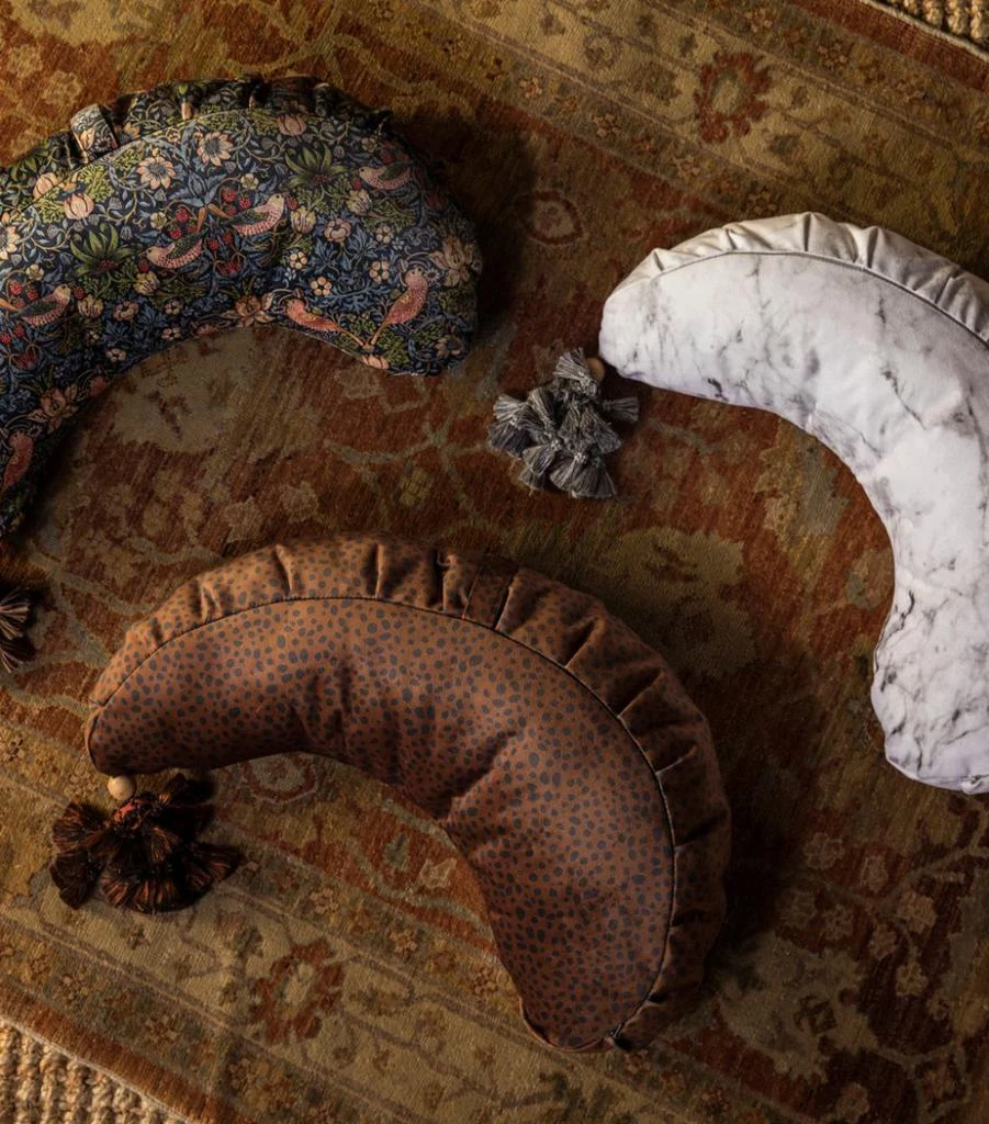 x William Morris Floral Nursing Pillow (58cm x 33cm) 商品
